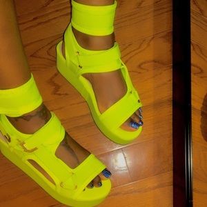 Platform sandals